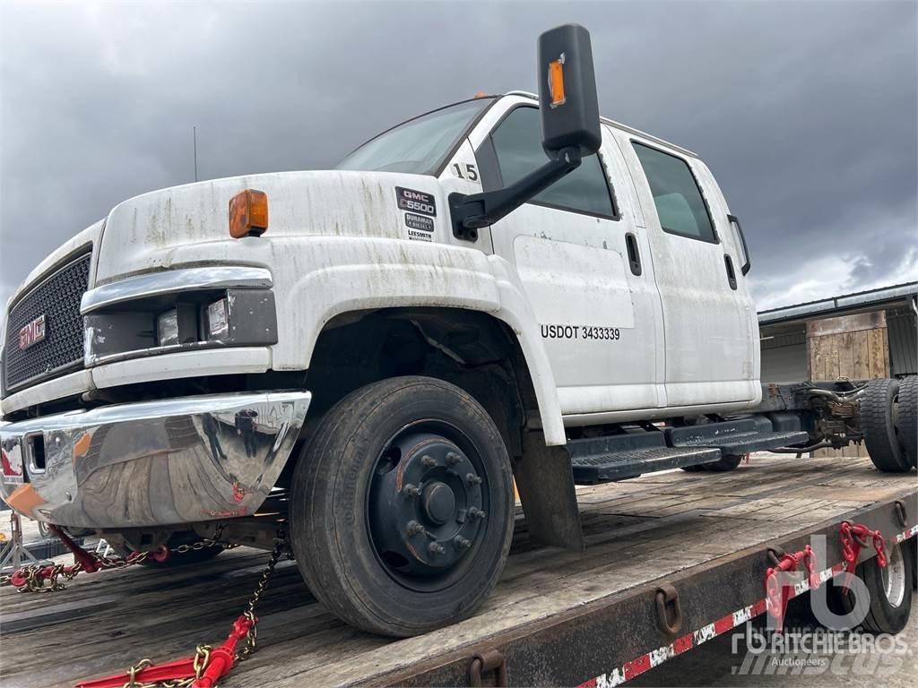 GMC C5500 Camiones con chasís y cabina