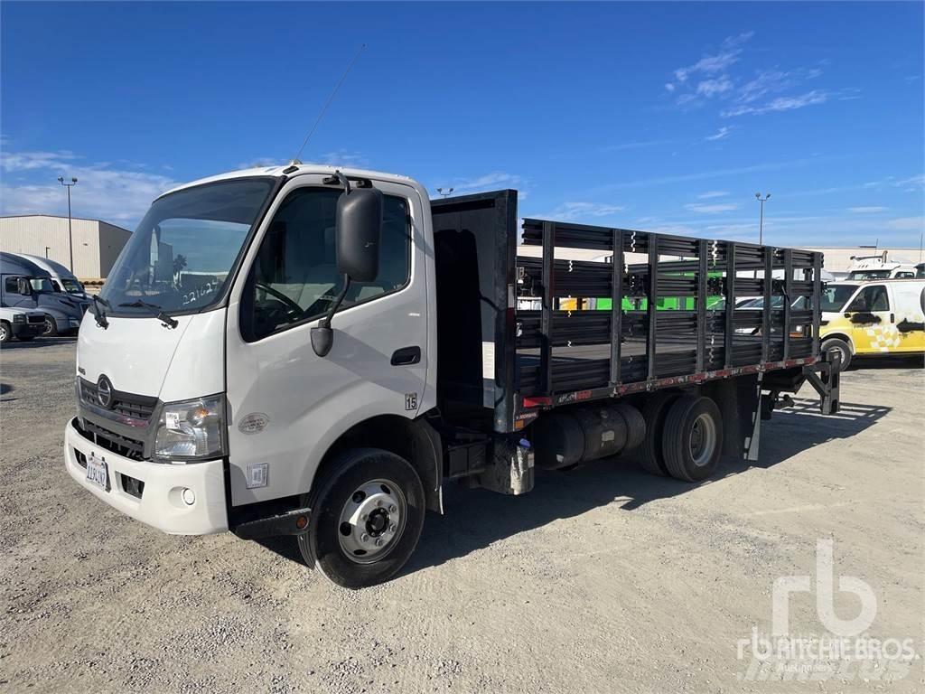 Hino 155 Camiones de cama baja