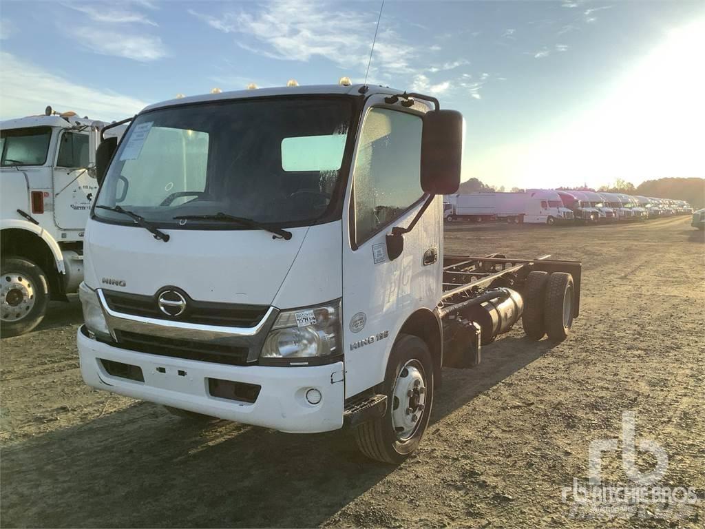 Hino 195 Camiones con chasís y cabina