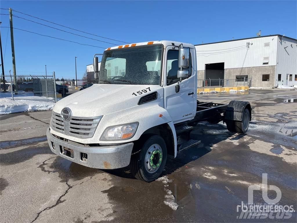 Hino 258 Camiones con chasís y cabina