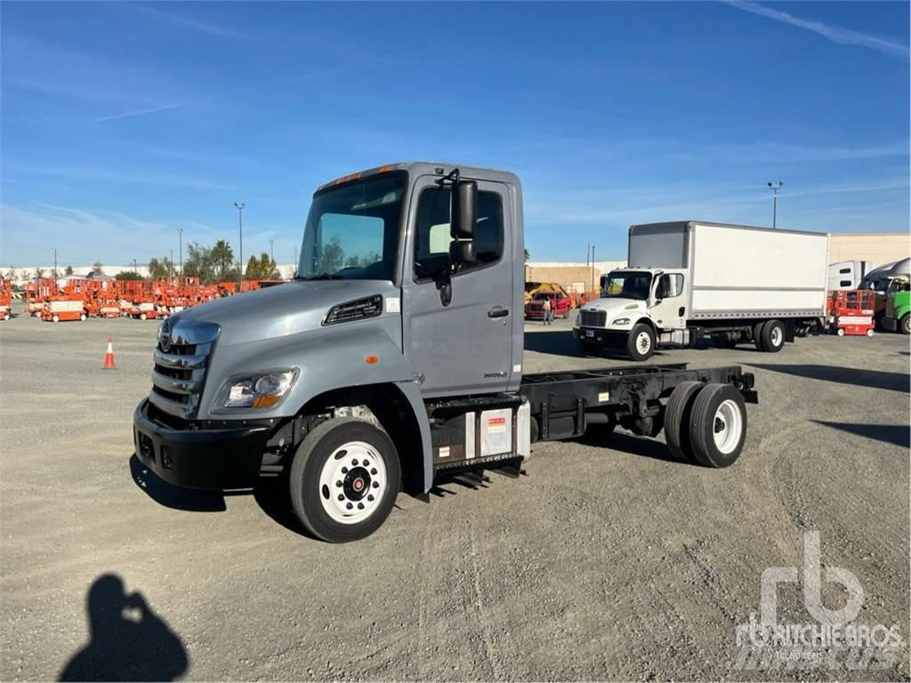 Hino 258LP Camiones con chasís y cabina