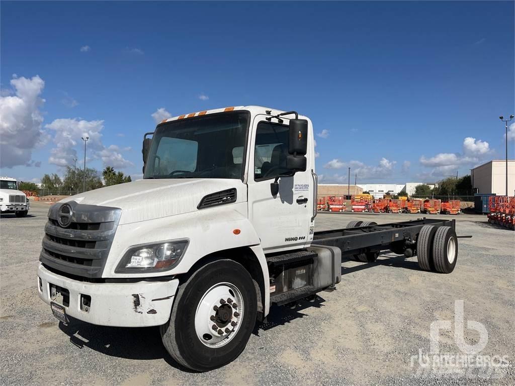 Hino 268 Camiones con chasís y cabina