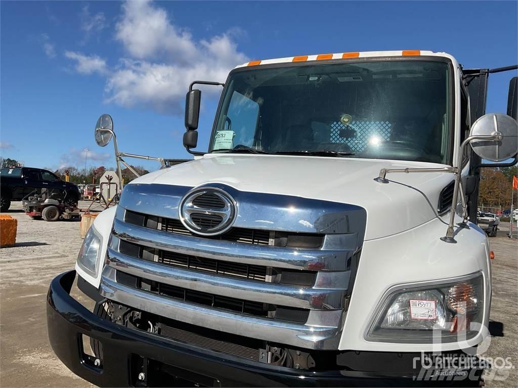 Hino 268 Camiones de cama baja