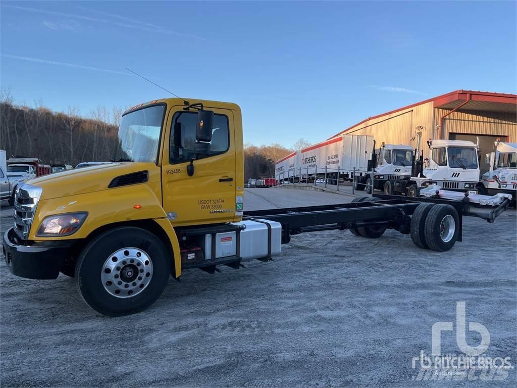 Hino 338 Camiones con chasís y cabina