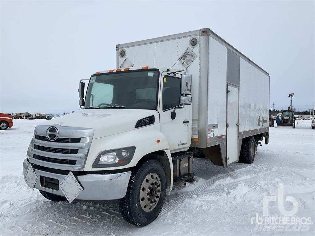 Hino 358 Furgonetas cerradas