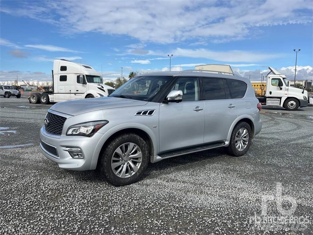 Infiniti QX80 Caja abierta/laterales abatibles