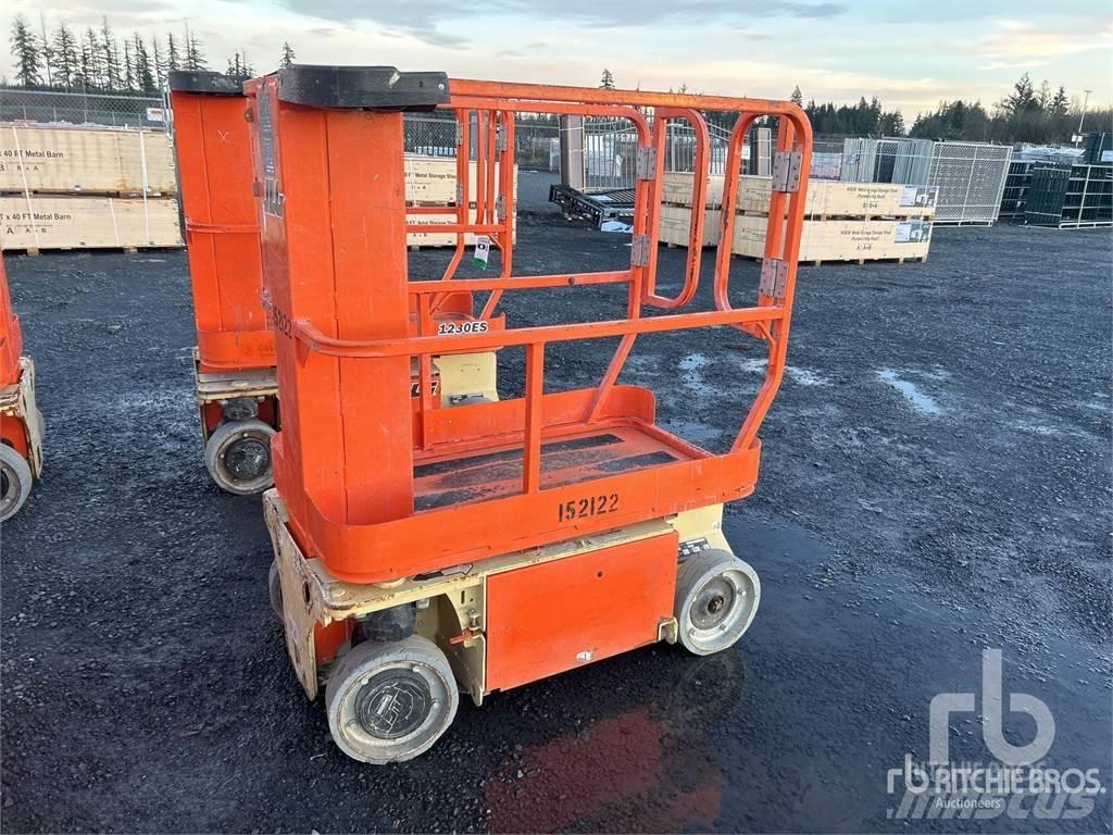 JLG 1230ES Plataformas con brazo de elevación manual