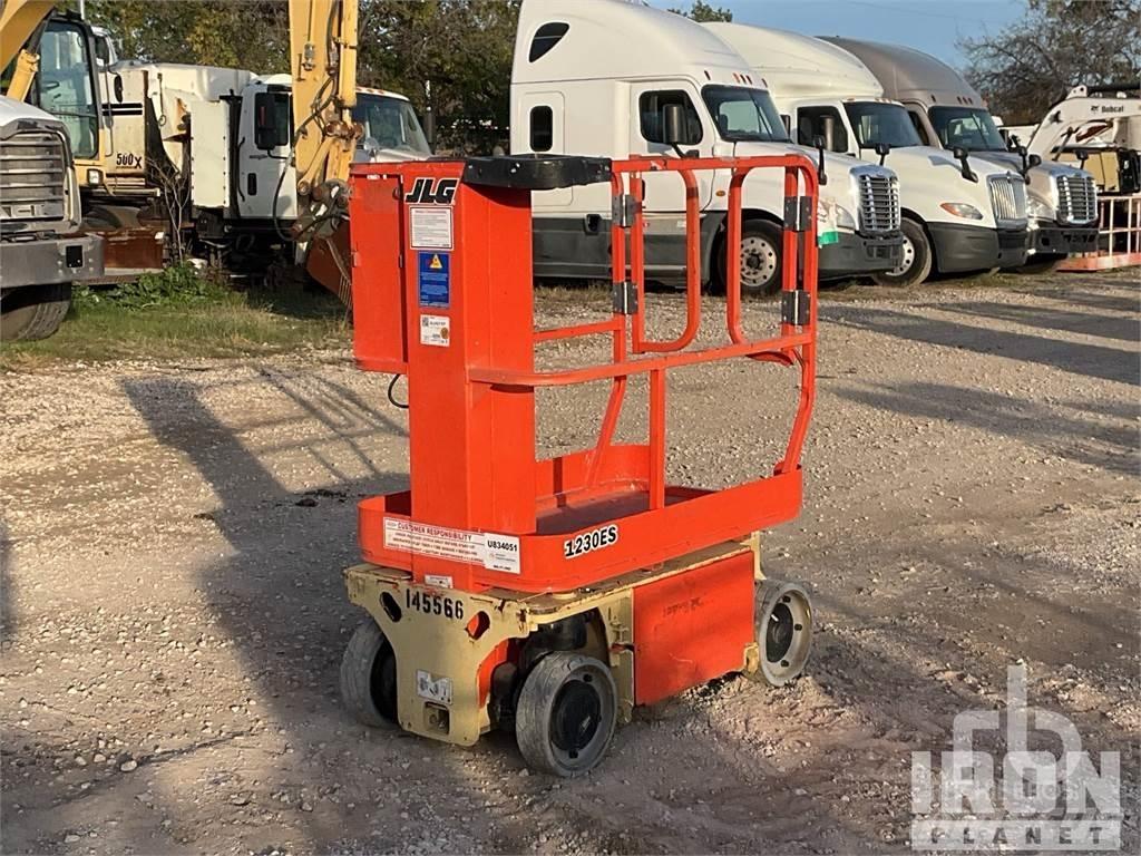 JLG 1230ES Plataformas con brazo de elevación manual