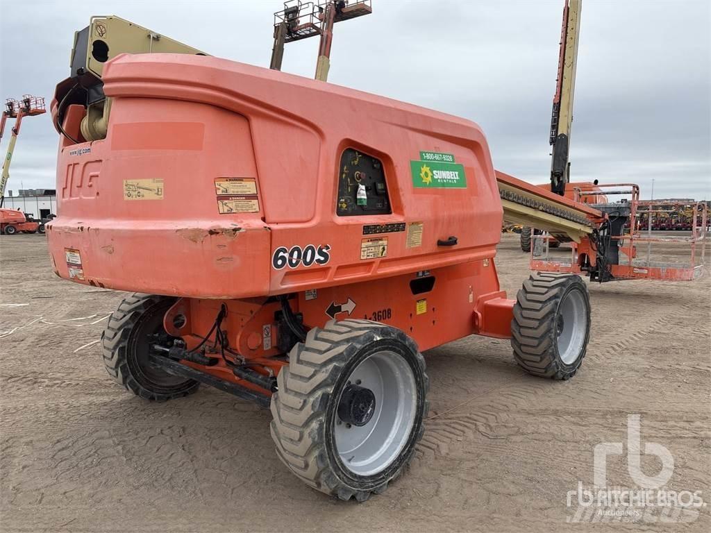 JLG 600S Plataformas con brazo de elevación manual