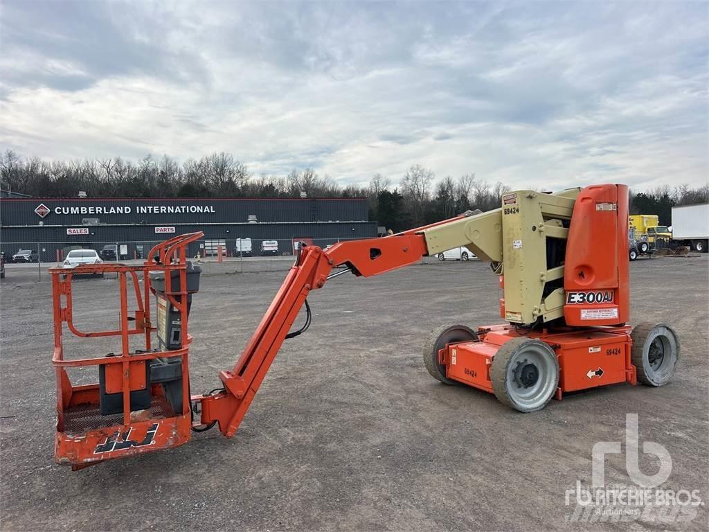 JLG E300AJ Plataformas con brazo de elevación manual