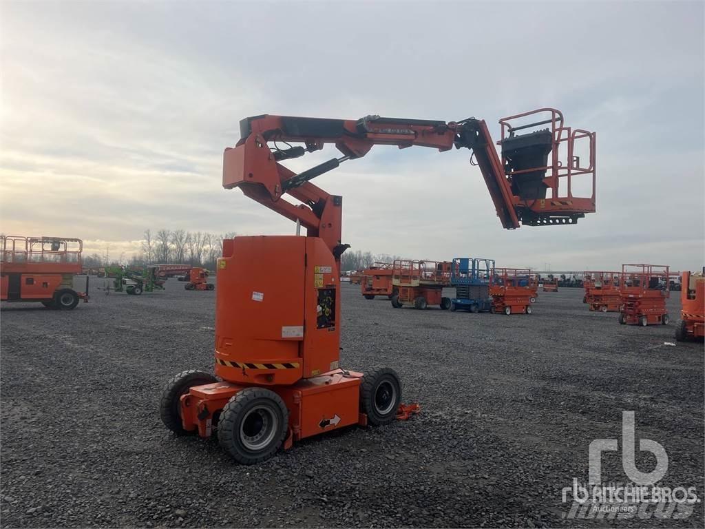 JLG E300AJP Plataformas con brazo de elevación manual