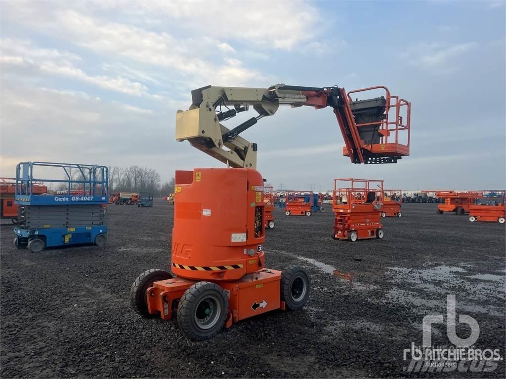 JLG E300AJP Plataformas con brazo de elevación manual