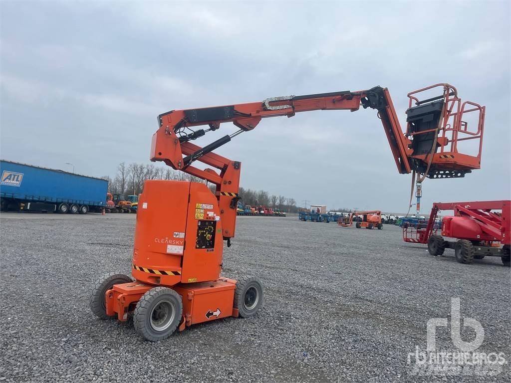 JLG E300AJP Plataformas con brazo de elevación manual