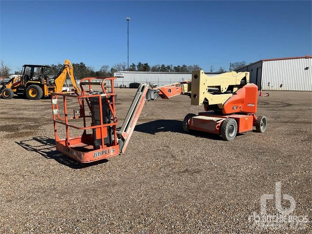 JLG E400AJP Plataformas con brazo de elevación manual