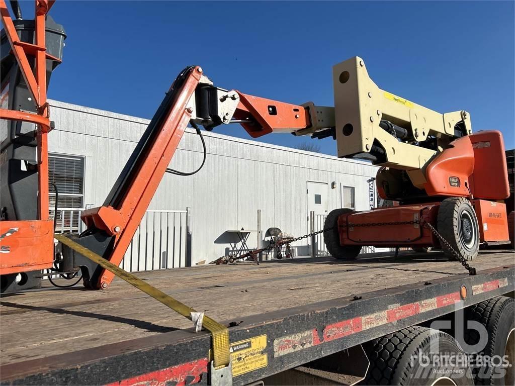 JLG E400AJPN Plataformas con brazo de elevación manual