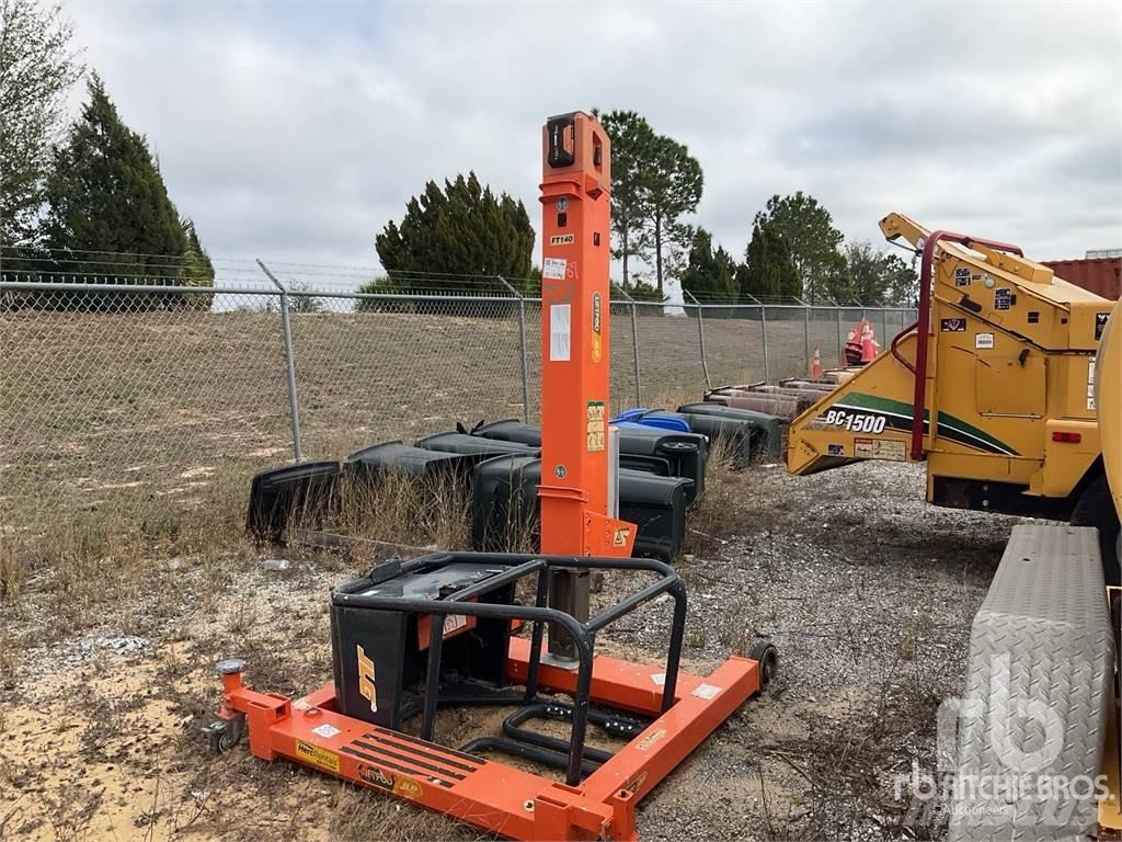 JLG FT140 Plataformas con brazo de elevación manual