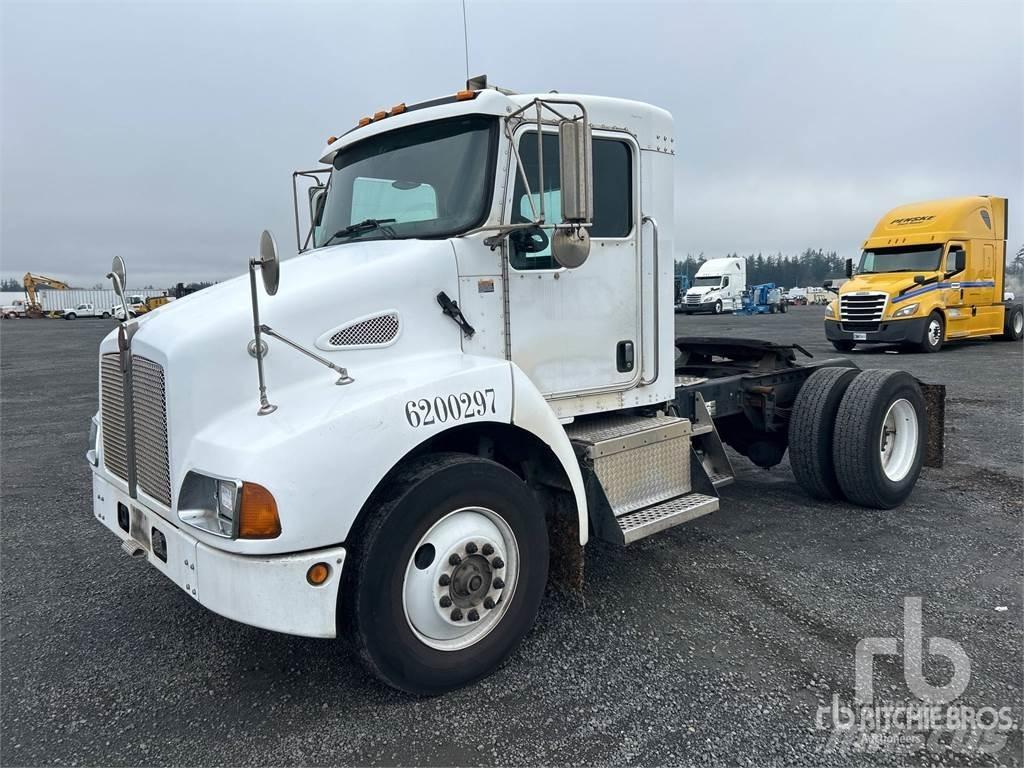 Kenworth T300 Camiones tractor