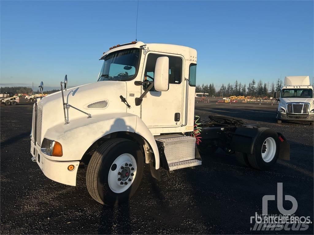 Kenworth T300 Camiones tractor