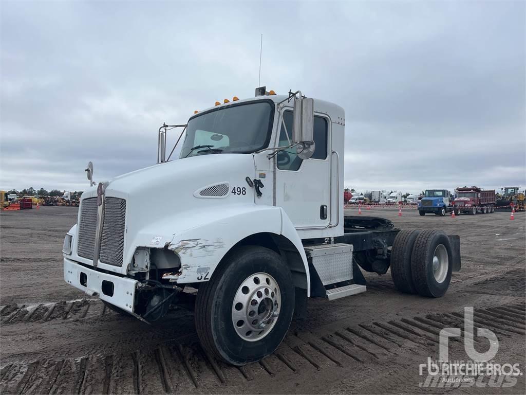 Kenworth T300 Camiones tractor