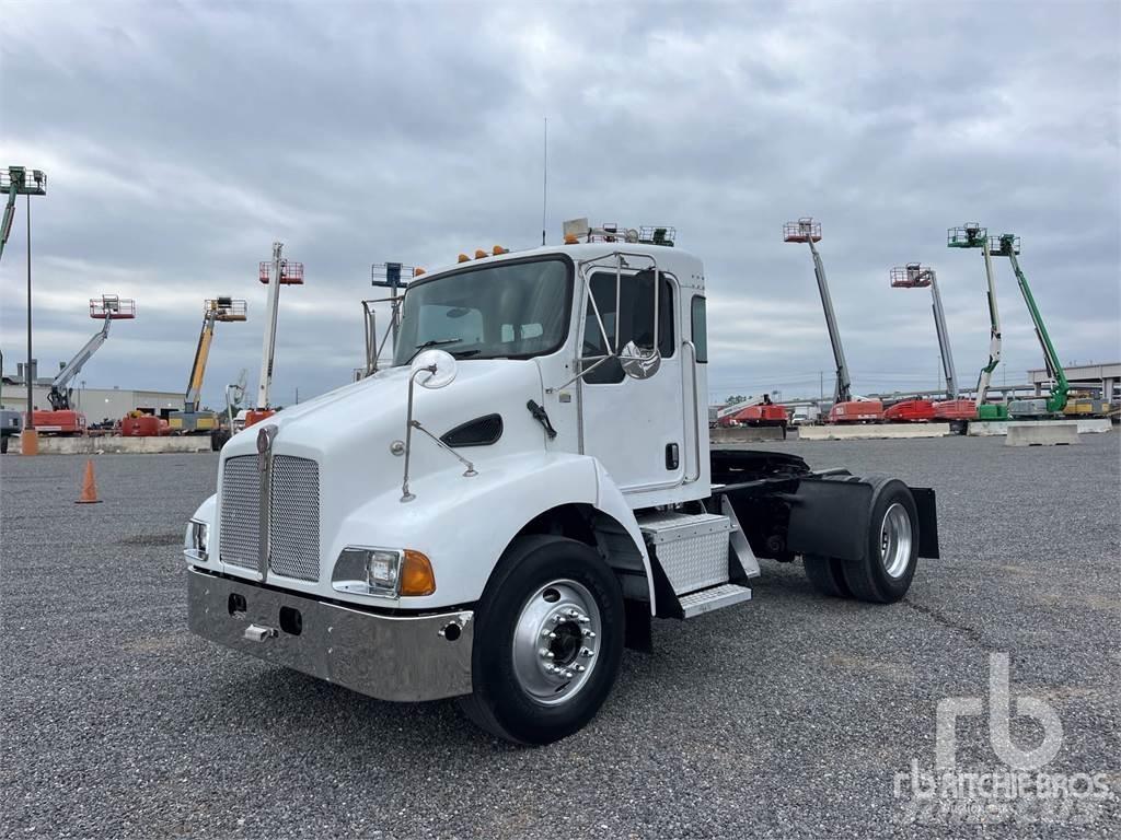 Kenworth T300 Camiones tractor