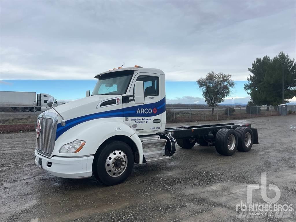 Kenworth T680 Camiones con chasís y cabina