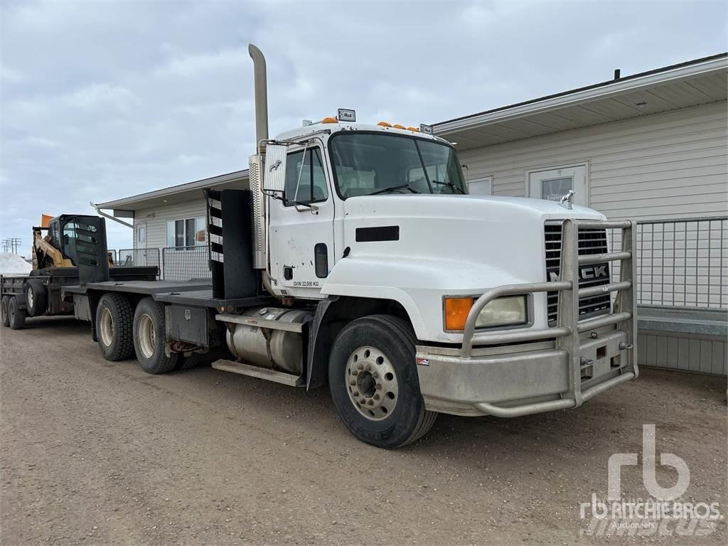 Mack 600 Camiones de cama baja