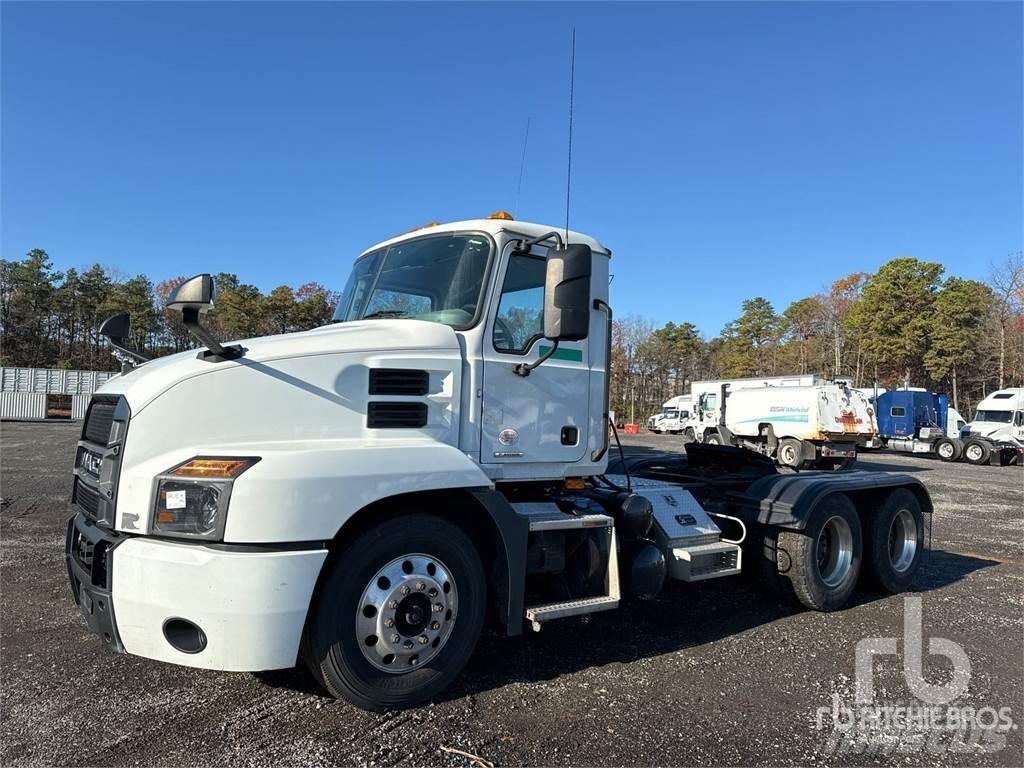 Mack ANTHEM Camiones tractor