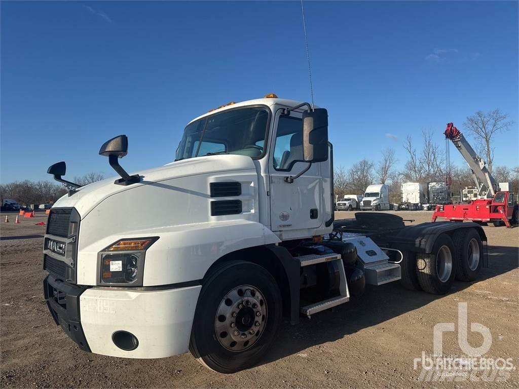 Mack ANTHEM Camiones tractor