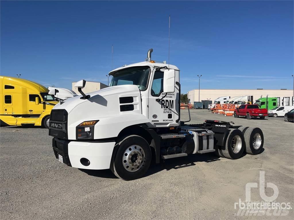 Mack ANTHEM Camiones tractor