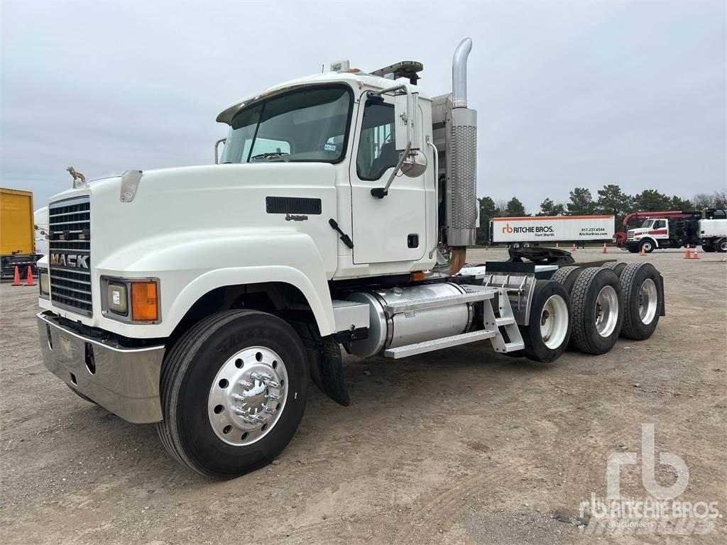 Mack CHN613 Camiones tractor