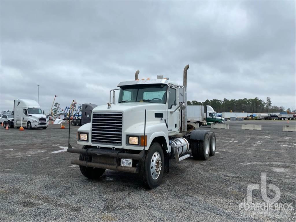 Mack CHU613 Camiones tractor