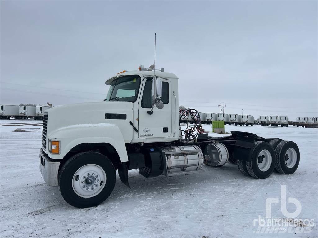 Mack CHU613 Camiones tractor