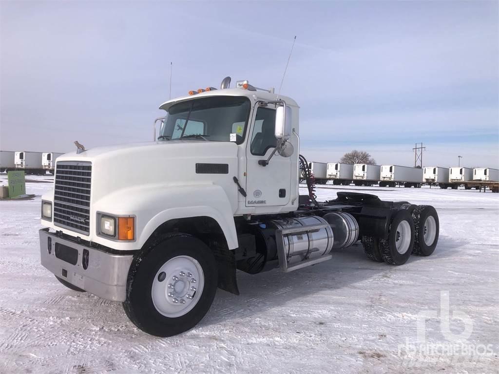 Mack CHU613 Camiones tractor