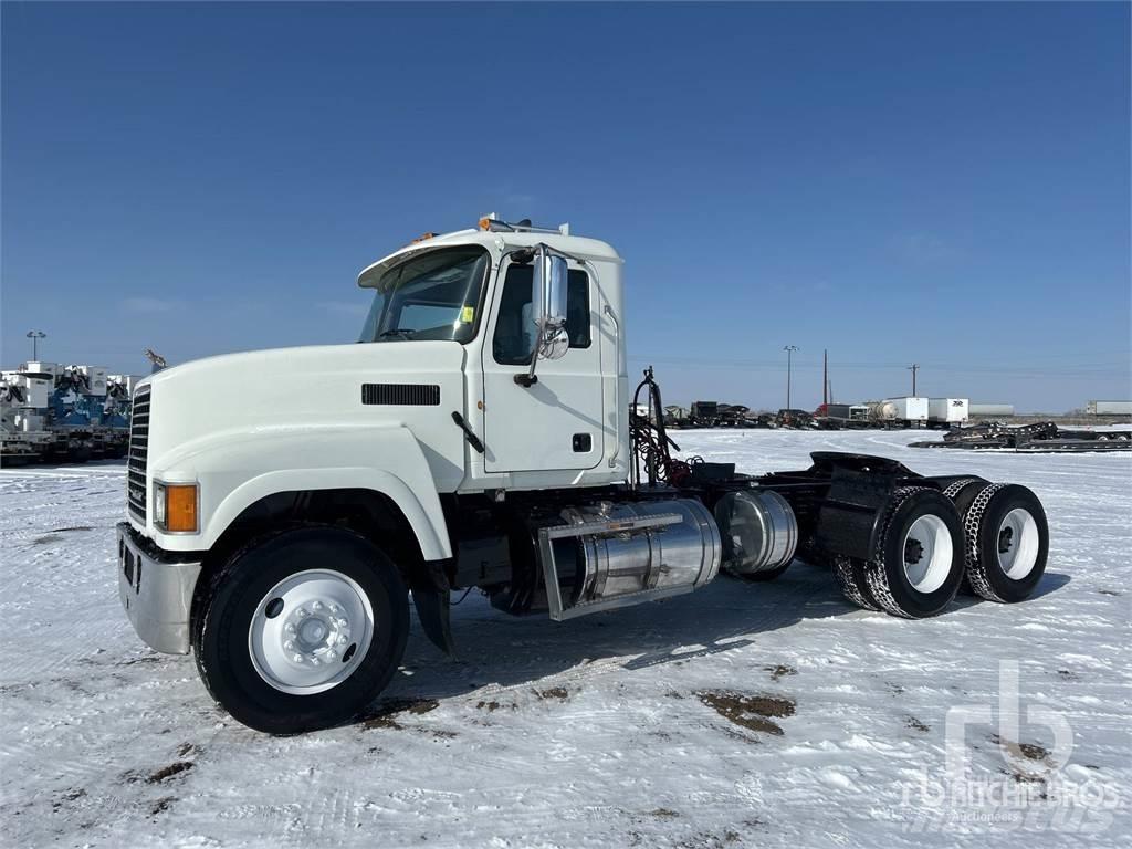 Mack CHU613 Camiones tractor