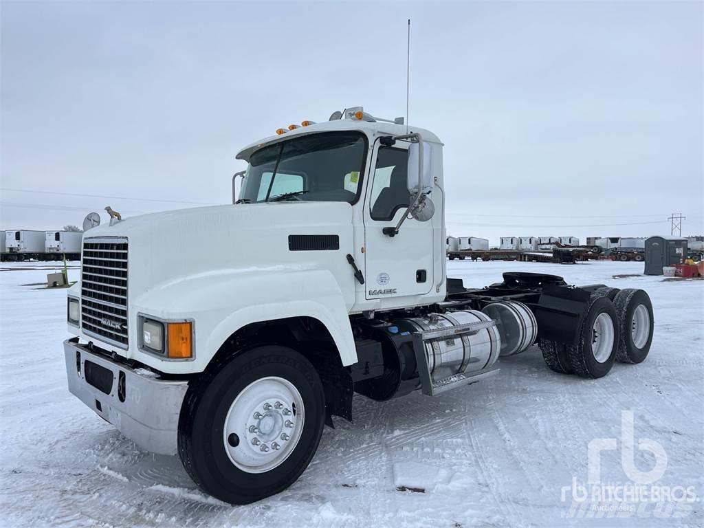 Mack CHU613 Camiones tractor