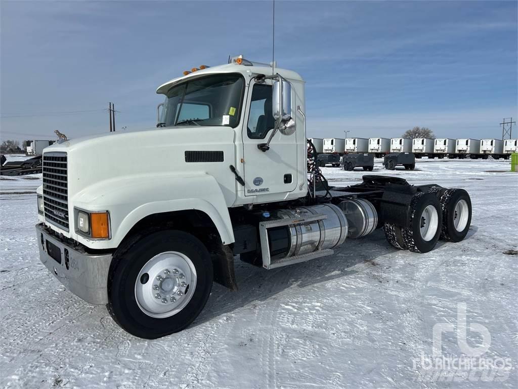 Mack CHU613 Camiones tractor