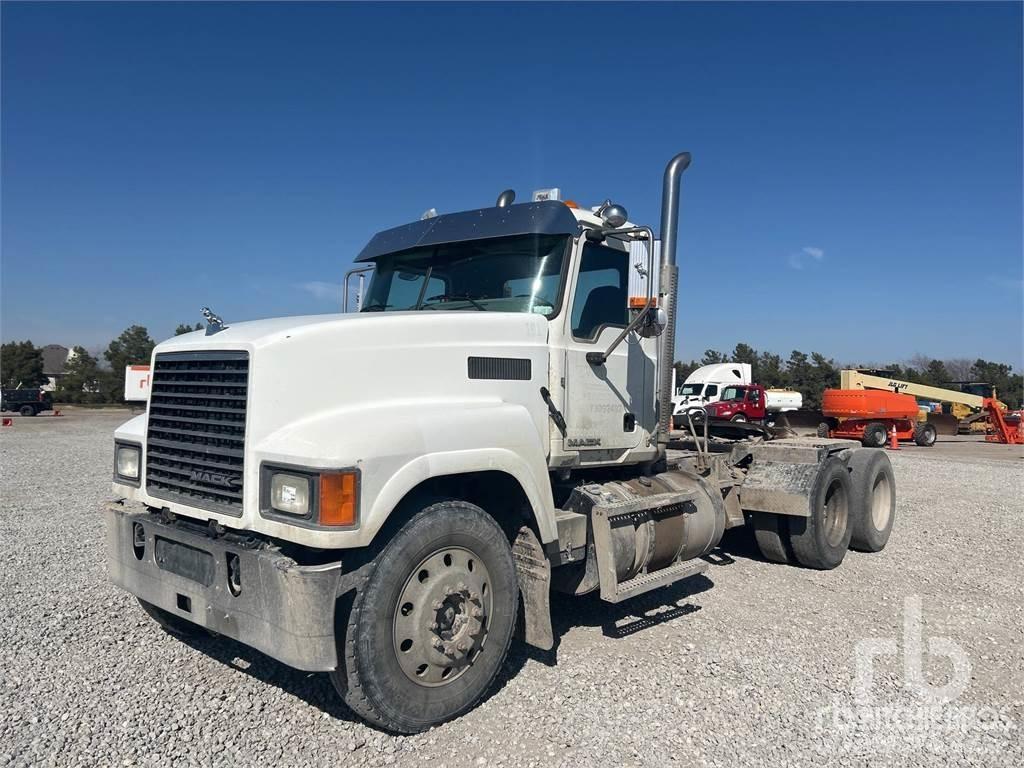 Mack CHU613 Camiones tractor