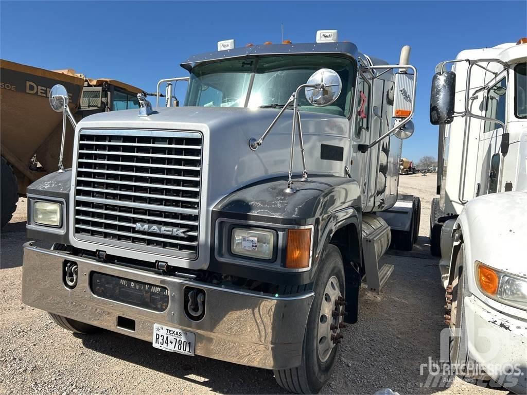 Mack CHU613 Camiones tractor