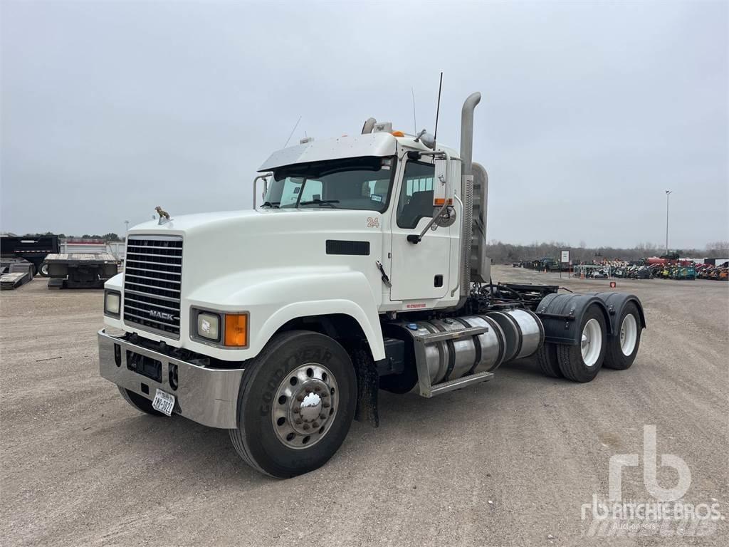 Mack CHU613 Camiones tractor