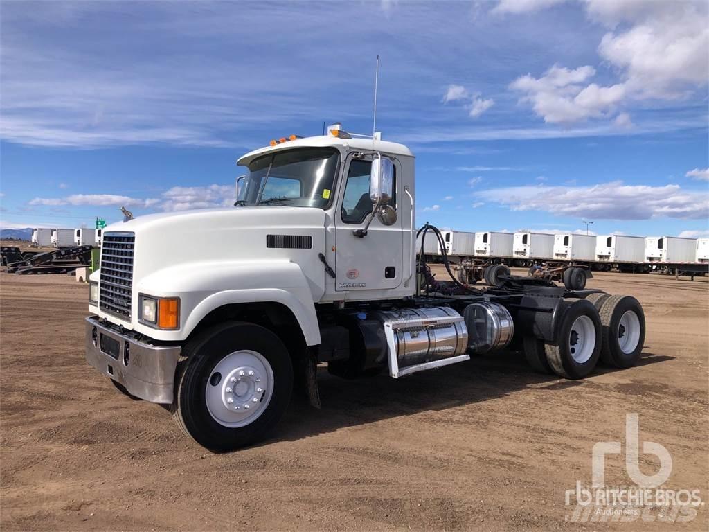 Mack CHU613 Camiones tractor