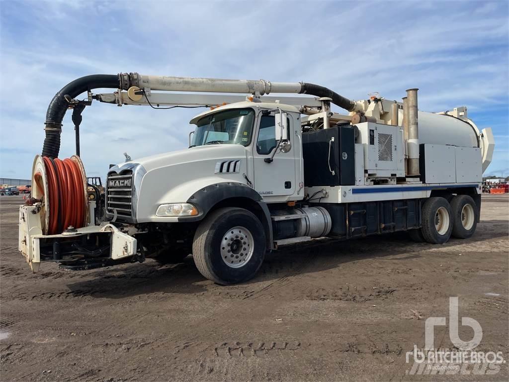 Mack CTP700 Camiones aspiradores/combi