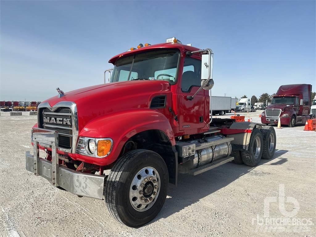 Mack CV713 Camiones tractor