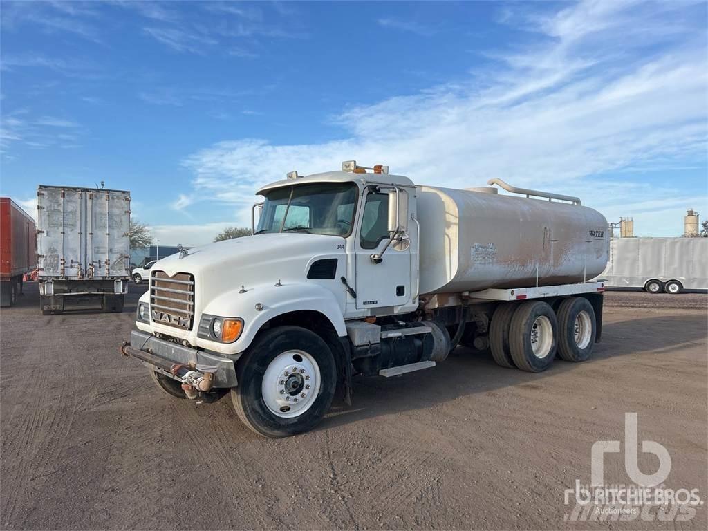 Mack CV713 Camiones cisterna