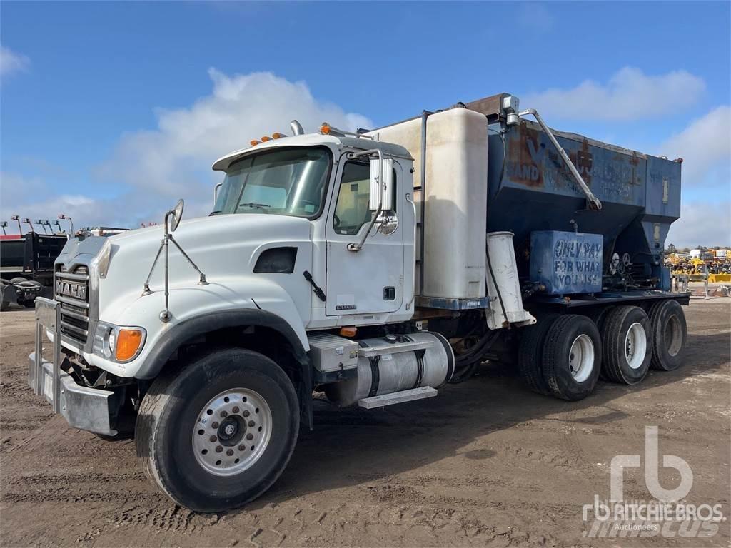 Mack CV713 Camiones de concreto