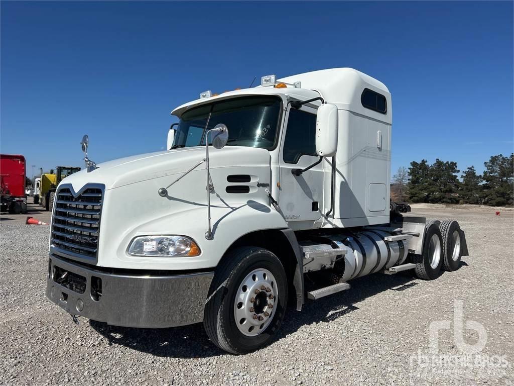 Mack CXU613 Camiones tractor