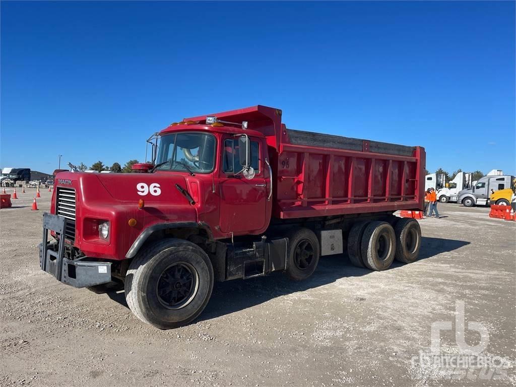 Mack DM690S Bañeras basculantes usadas