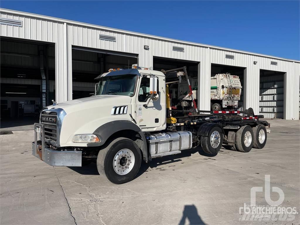 Mack GR64B Camiones elevadores de gancho