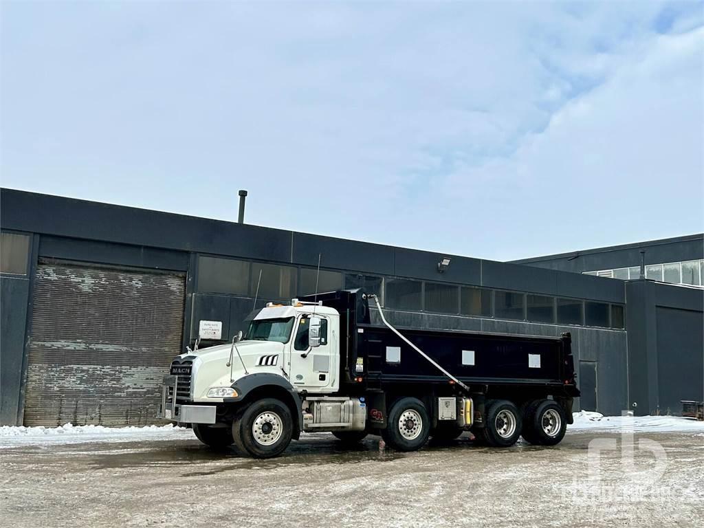 Mack GR64B Bañeras basculantes usadas