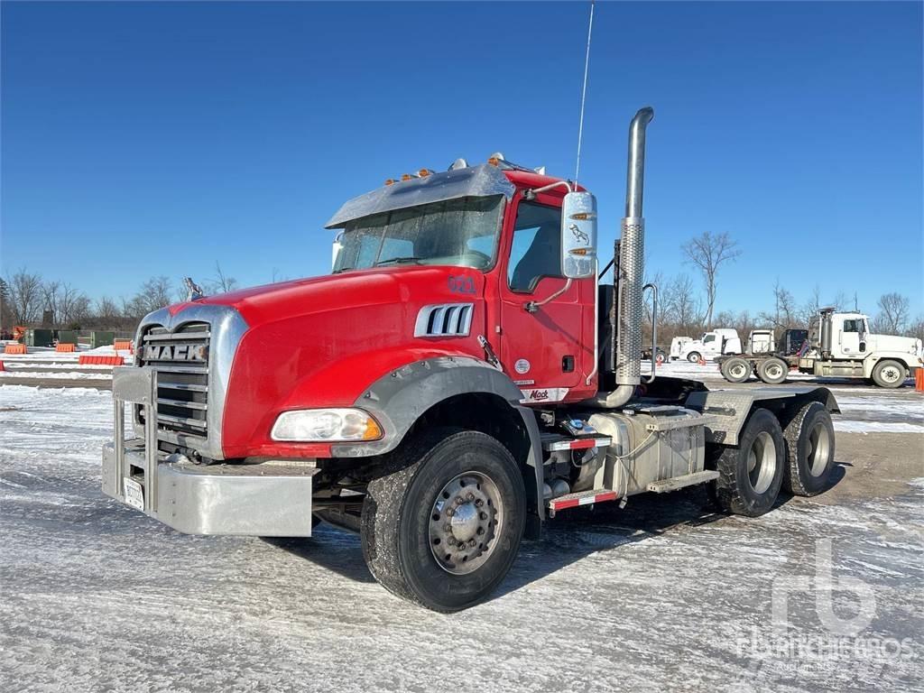 Mack GRANITE Camiones tractor