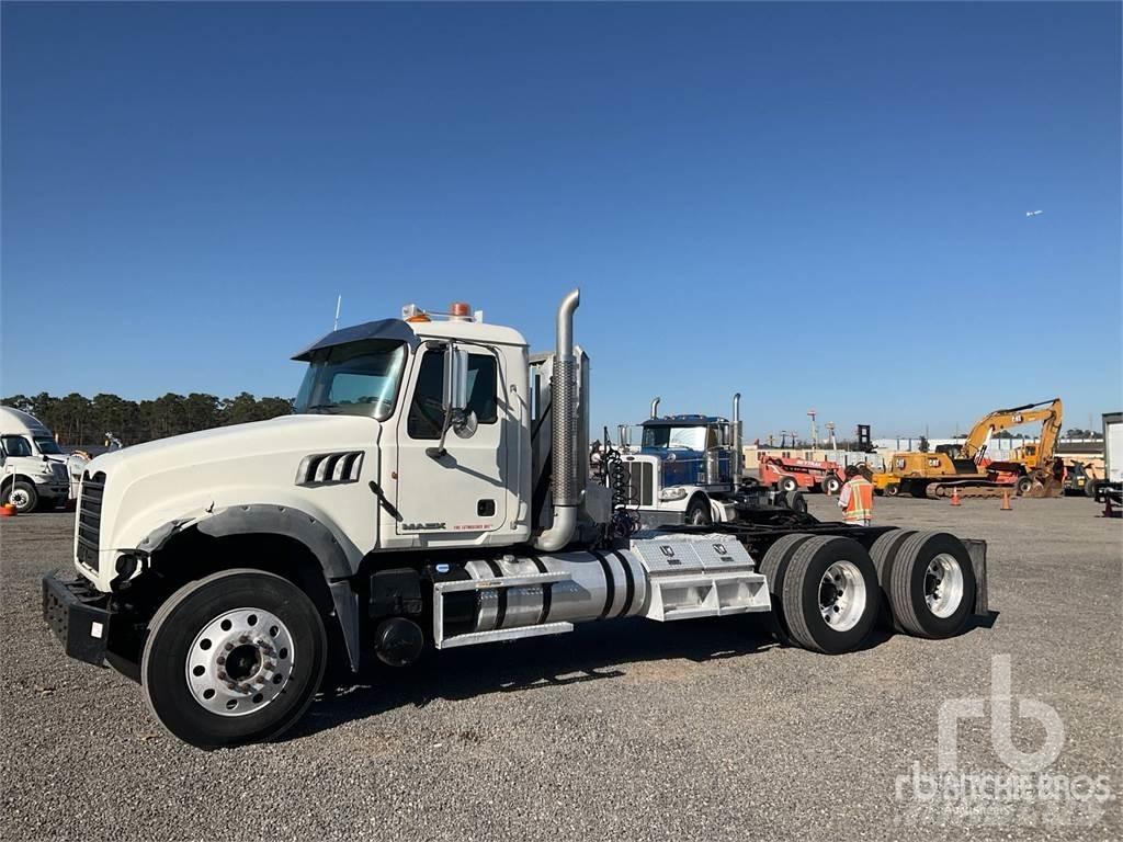 Mack GU713 Camiones tractor